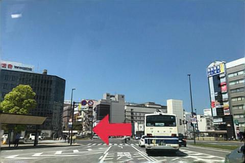大分駅前を左へ(別府方面へ)